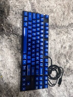 Blue Backlit Wired Mechanical Keyboard. Yellow switch